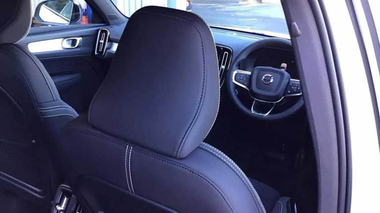 2025 Volvo XC40 Plus, B4 Mild hybrid, Petrol, Dark ESTATE Petrol/Electric Hybrid Automatic