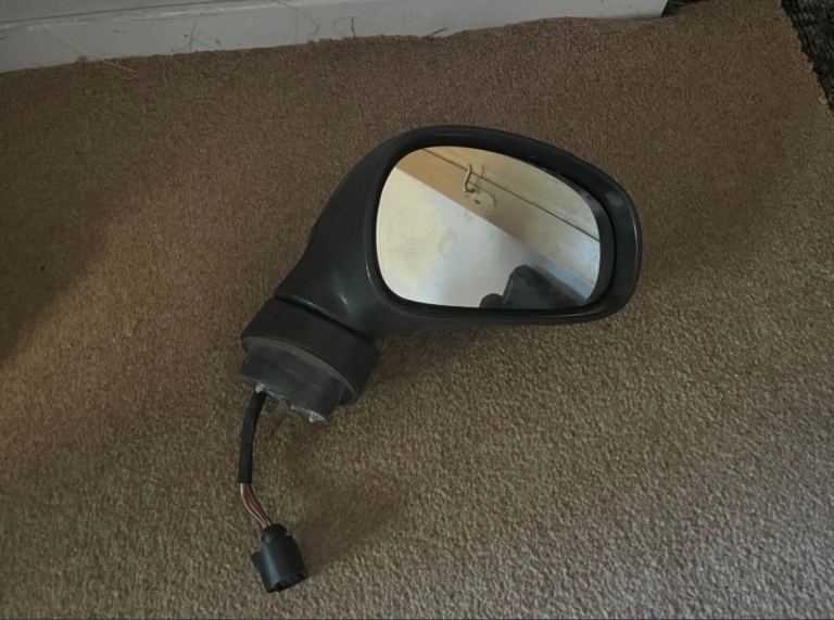 Seat Leon 2007 driver side folding mirror