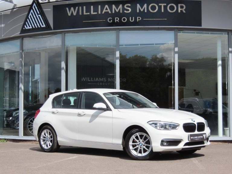 2019 BMW 1 Series 116d SE Business 5dr [Nav/Servotronic] HATCHBACK DIESEL Manual