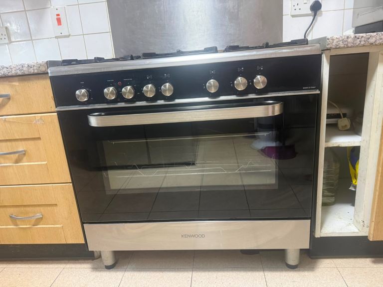 Kenwood Freestanding Gas Cooker with  Oven and Hob, includes stainless steel hood – Good Condition