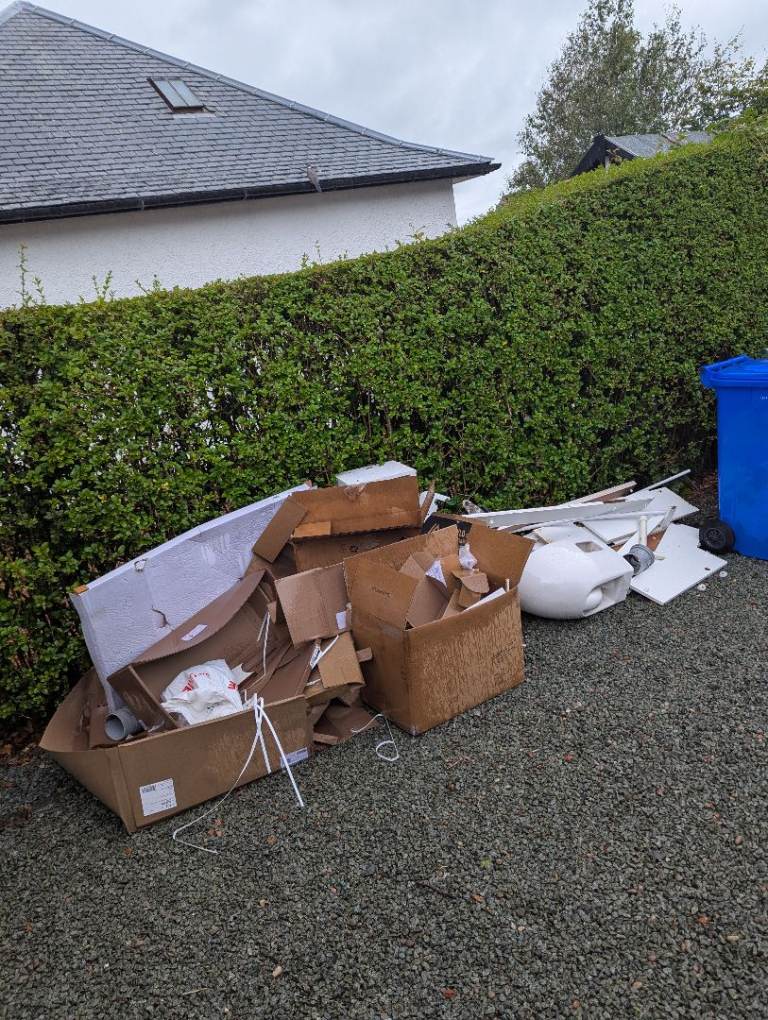RELIABLE RUBBISH REMOVAL - HOUSE/GARAGE/GARDEN CLEARANCE - BINS EMPTIED - COUCH/MATTRESS UPLIFT