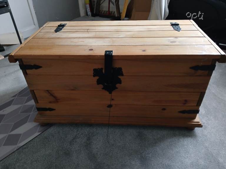 Blanket box