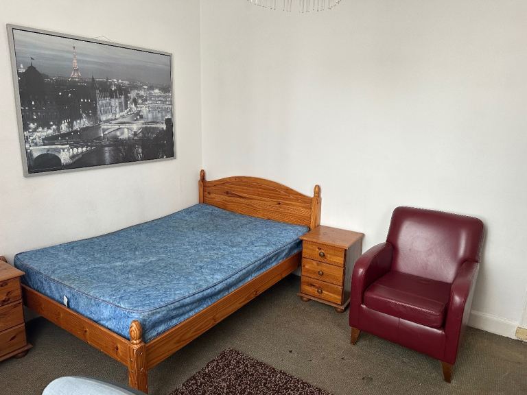 Bright spacious and cozy double room for rent 