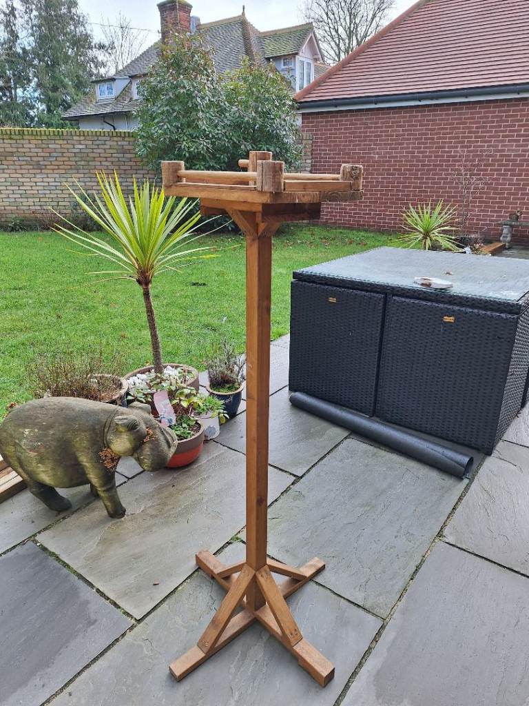 Bird feeding table new