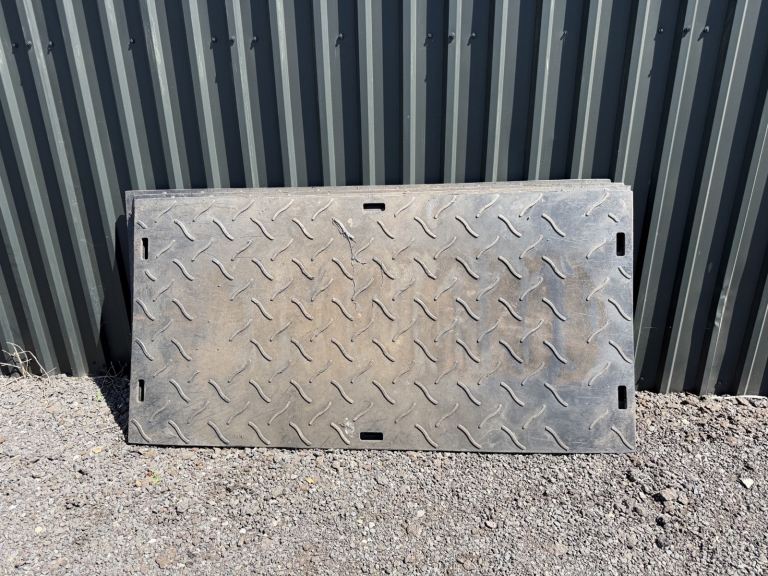 Ground protection Track Mats x 4 8ft x 4ft Good condition Heavy Duty 