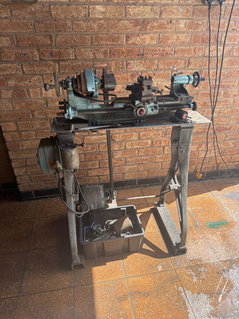 Metalwork Lathe Machine – Fair Condition