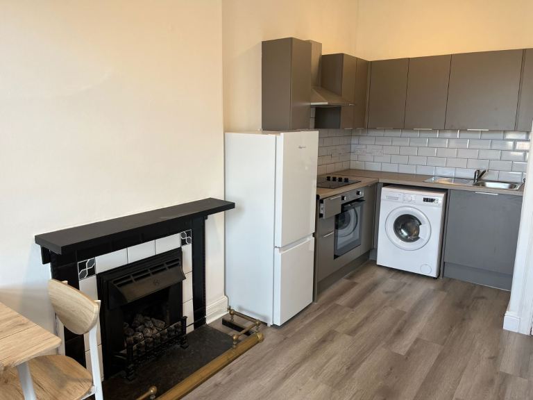 Immaculate one bedroom part-furnished flat, Leith
