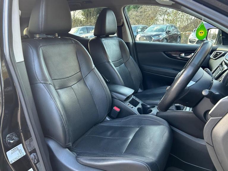 2015 Nissan Qashqai 1.6 DiG-T Tekna [Non-Panoramic] 5dr HATCHBACK PETROL Manual