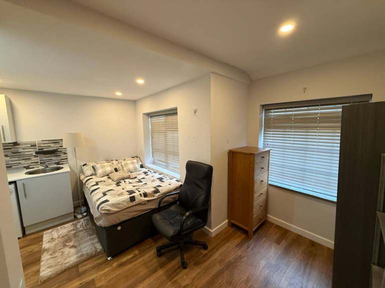 BENEFITS ACCEPTED - Studio Flat Available in Greenford Perivale Ealing UB6