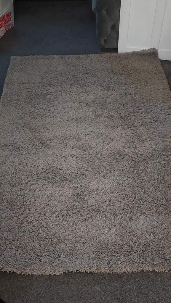  Dunelm Large grey slumber  rug 