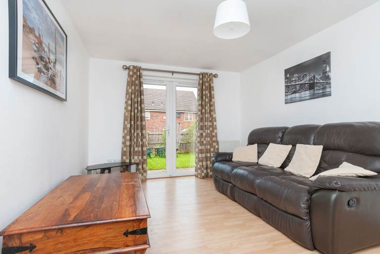 Extremely desirable, 3 bed, 4-person, HMO townhouse in Saughton – available June