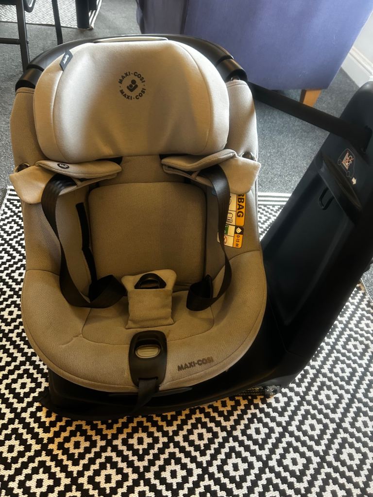 Used Maxi-Cosi AxissFix Car Seat in light grey - 180° Swivel