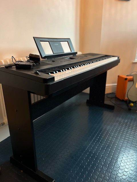 Yamaha PortableGrand DGX-660 