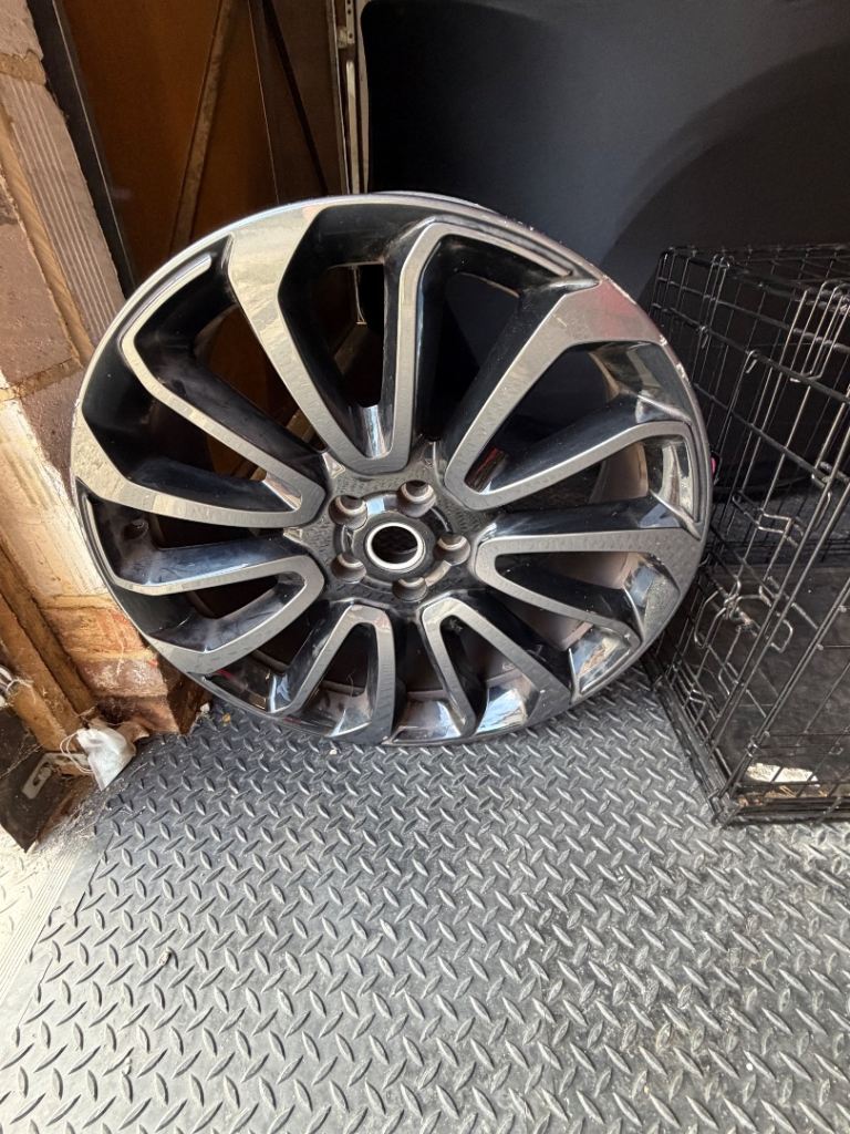 Range Rover alloy wheel 