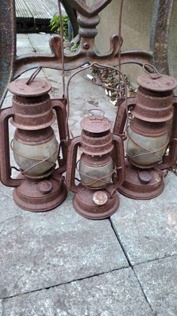 Meva's vintage oil lamps set.