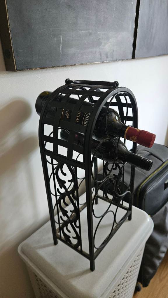 Metal wine rack 