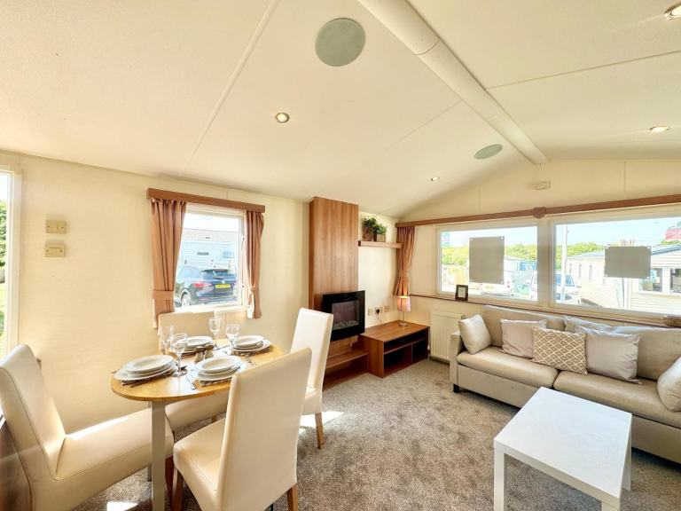 2015 Willerby Caledonia in St. Osyth  - Lodge / Caravan 
