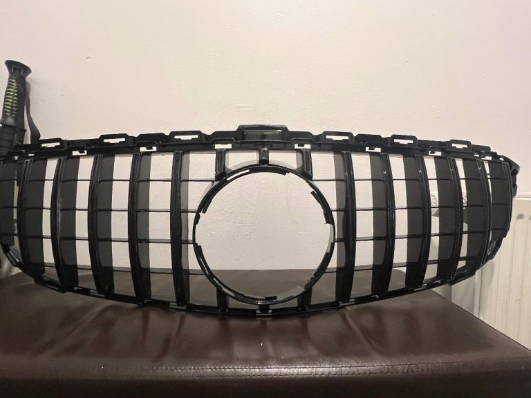 Mercedes C-Class W205 AMG Style Front Grille – Brand New – Gloss Black