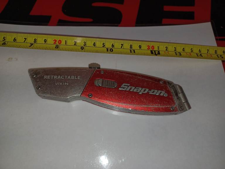 Snap-on SAFETY UTK100 - RETRACTABLE METAL CUTTING TOOL - SIMILAR TO STANLEY