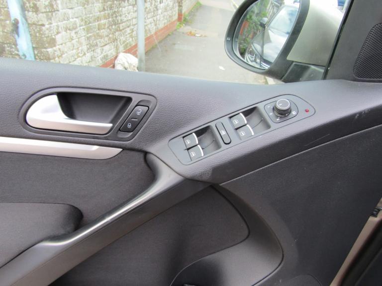 2015 Volkswagen Tiguan 2.0 TDi BLUEMOTION SPORT 4WD DSG 5DR LHD 4x4 Diesel Automatic