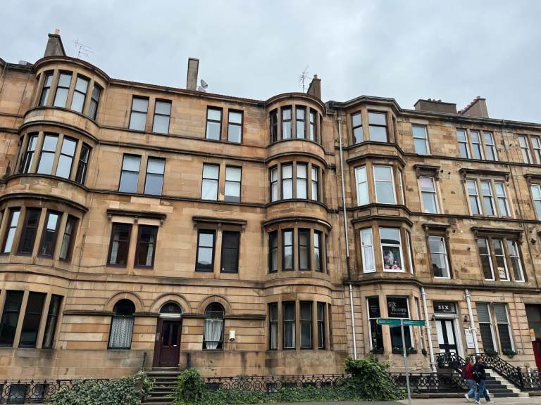 Furnished 2-Bed West End Flat – 3 Mins to Glasgow University