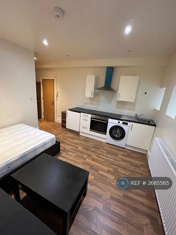 Studio flat in Church Road, London, NW4 (#2685565)