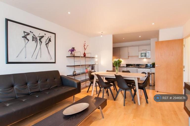 2 bedroom flat in City Walk, London, SE1 (2 bed) (#2946878)