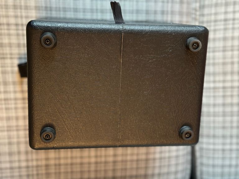 Vox modelling amp 10 watt. Runs on 6 x AA batteries. 