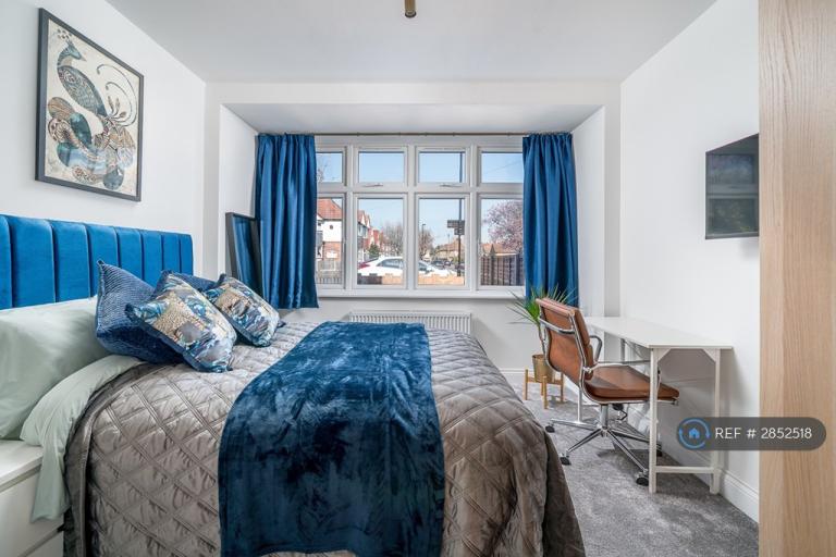 1 bedroom in Park Avenue, Whitton, TW3 (#2852518)