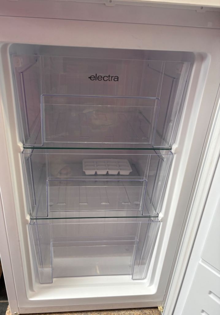 Electra EFUZ48W Freestanding Freezer – Good Condition