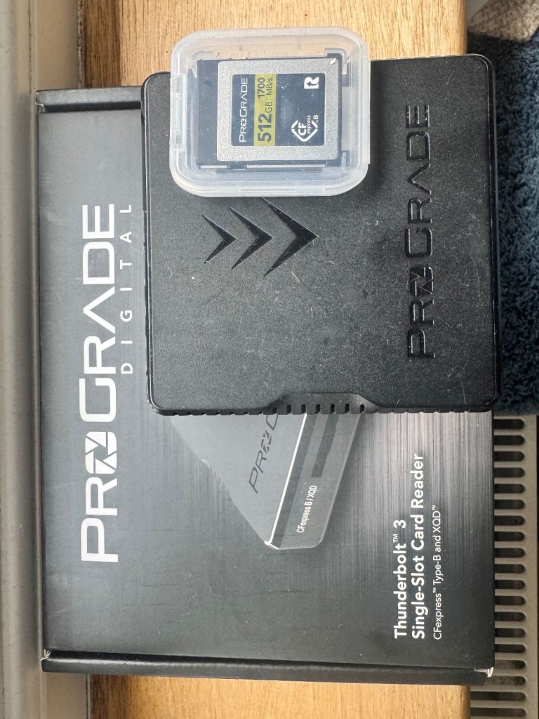 Prograde digital 512gb 1700MB/s CF Express memory card with prograde digital card reader £100