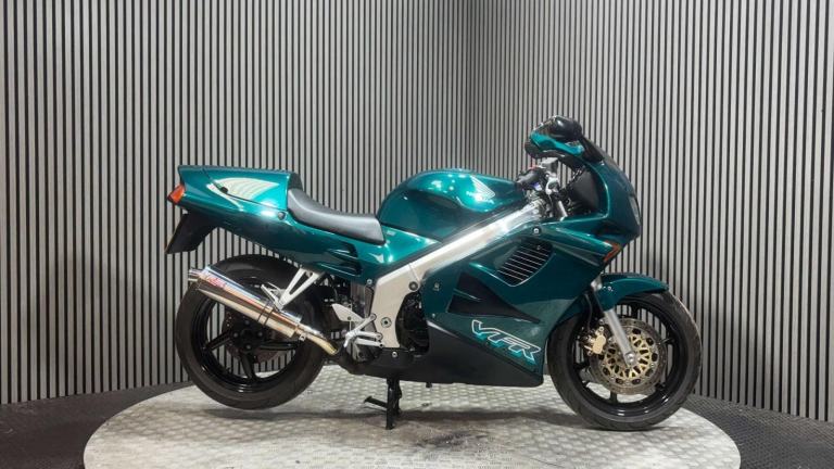 Honda VFR 1997 ONLY 15K GREAT LOOKING LIGHT PROJECT BIKE CLASSIC TOURER 750CC