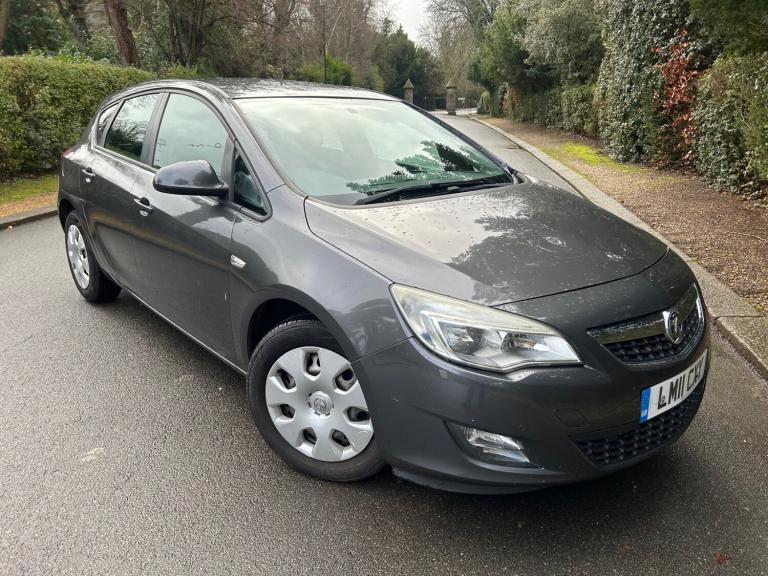 2011 Vauxhall Astra 1.4i 16V Exclusiv 5dr HATCHBACK Petrol Manual