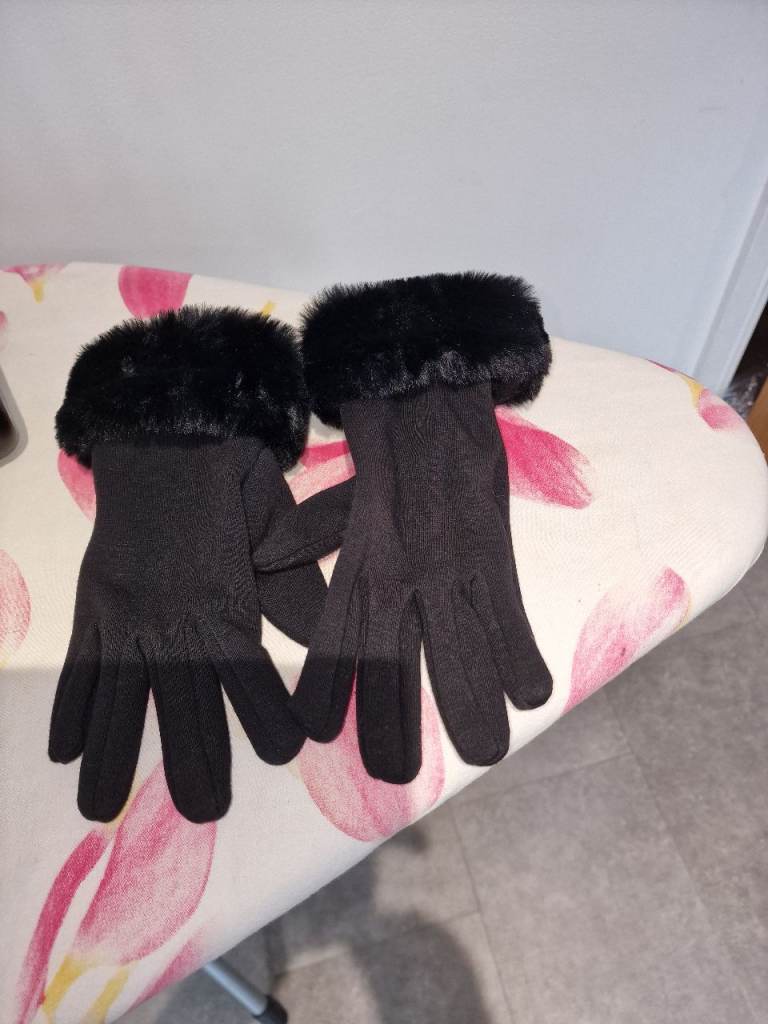 Fur topped gloves
