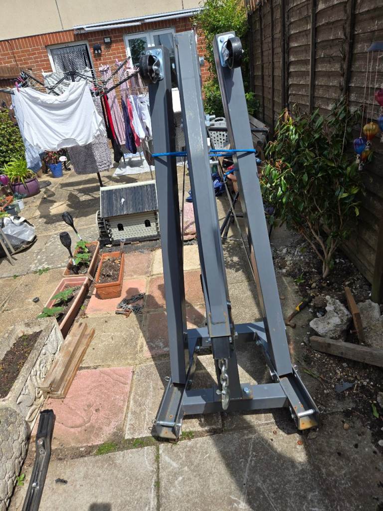 2 Tonne Shop Crane / Engine Hoist – Grey, Good Condition