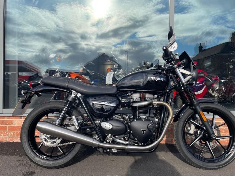 Triumph Bonneville street twin 900