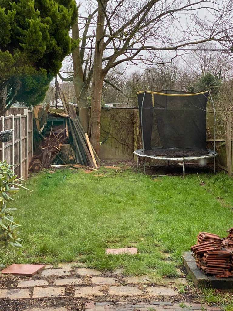 4 bed Terraced House with conservatory, parking and a big conversion, extension potential