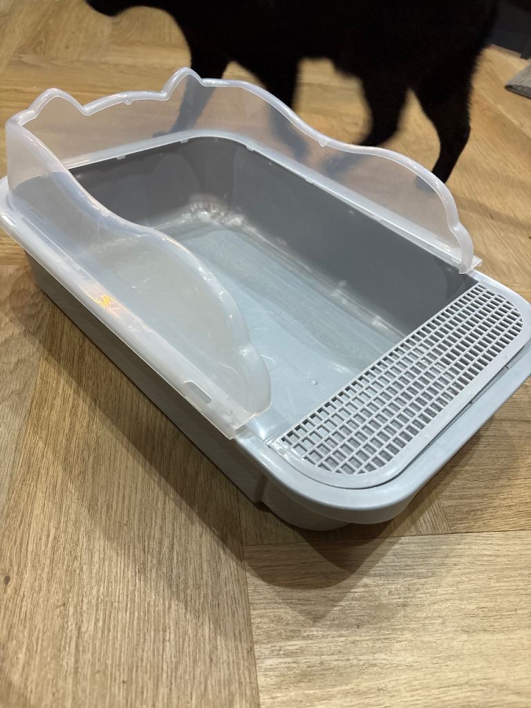 Cat litter tray