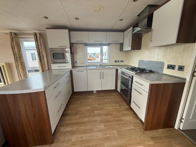 PEMBERTON PARK LANE 40X14 • 2 BED • LUXURY OFF SITE HOME • DG CH •