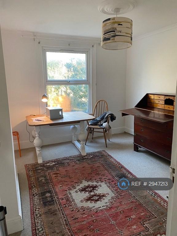 2 bedroom flat in Seymour Road, London, N8 (2 bed) (#2947213)