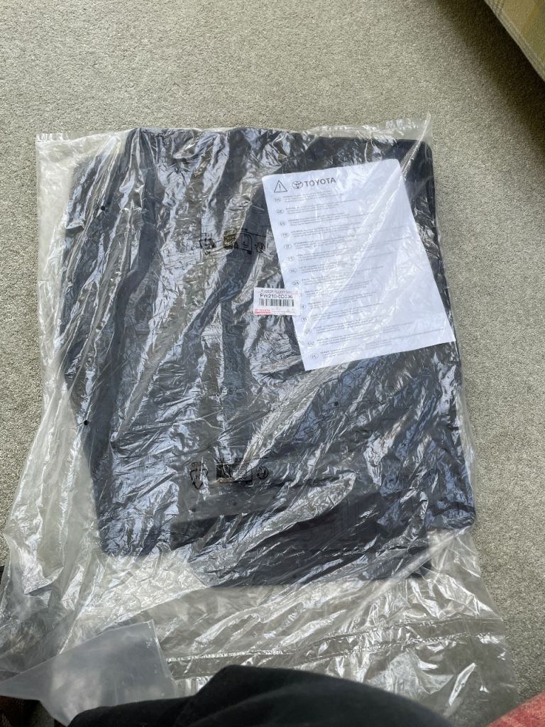 Toyota Yaris Rubber Car Mats - Genuine part unused