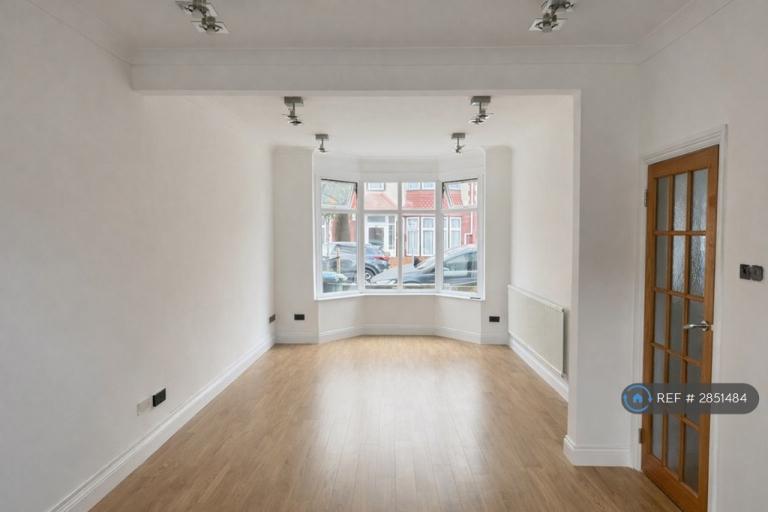 3 bedroom house in Clayton Avenue, Wembley, HA0 (3 bed) (#2851484)