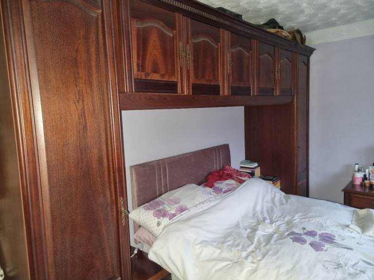 Schreiber 2 single wardrobes, bridging units and 1 bedside cabinet