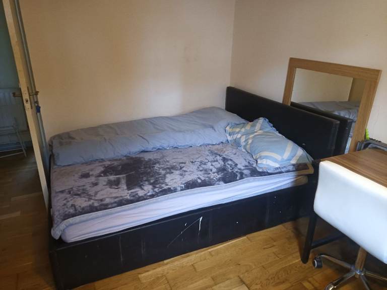 large room in quiet lewisham center,LGBT friendly