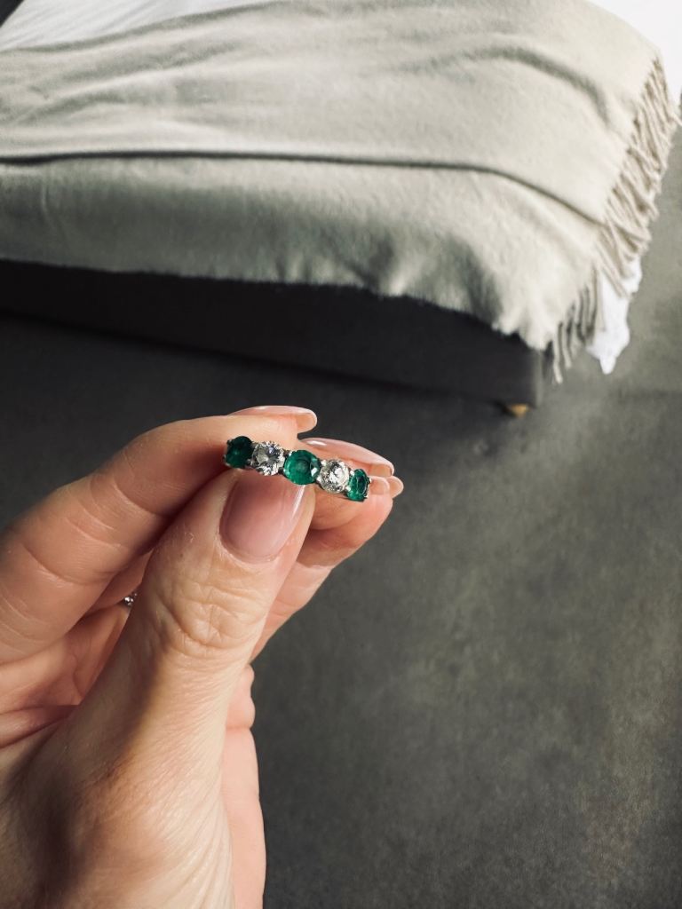 18ct White Gold Emerald & Diamond band 