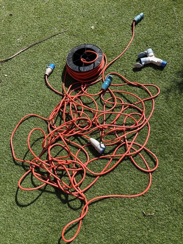 Caravan of electricity cable and splitter