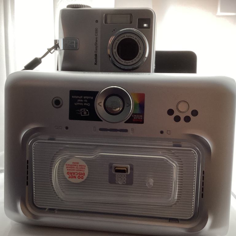 Kodak Easyshare camera and printer C330 - Excellent for camera enthusiasts. 
