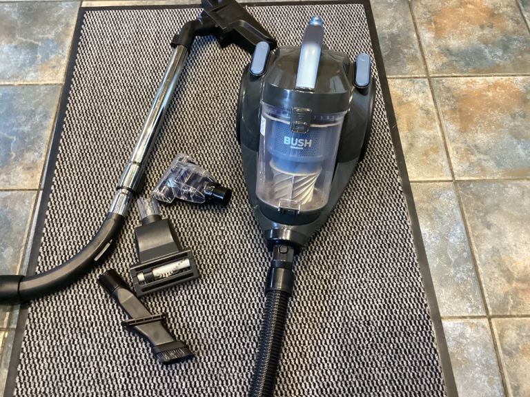 BUSH BAGLESS CYLINDER VACUUM CLEANER