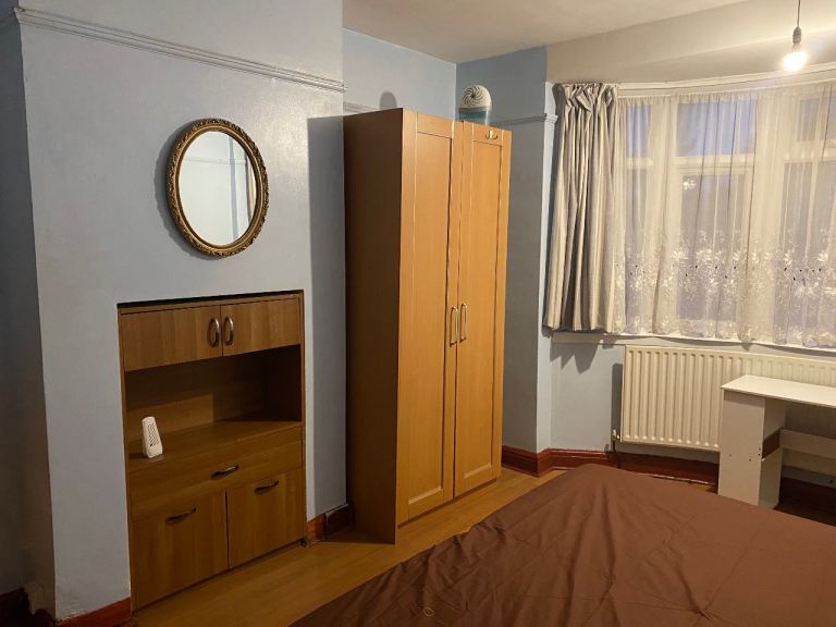 Double room to rent/ Se alquila Habitacion doble 