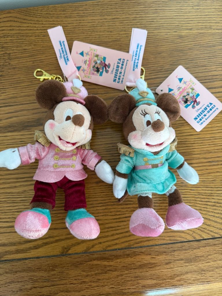 Disney Japan Mickey & Minnie keyring / bag charm rare new LOW price til 31 December only 